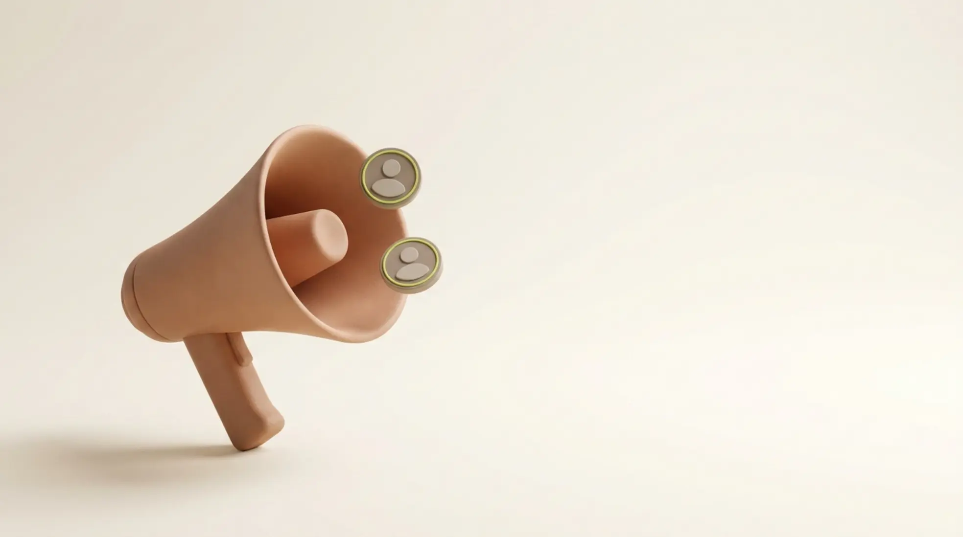 3D render van matte kleikleurige megafoon met twee profieliconen die eruit komen op rustige lichte achtergrond met veel lege ruimte rechts