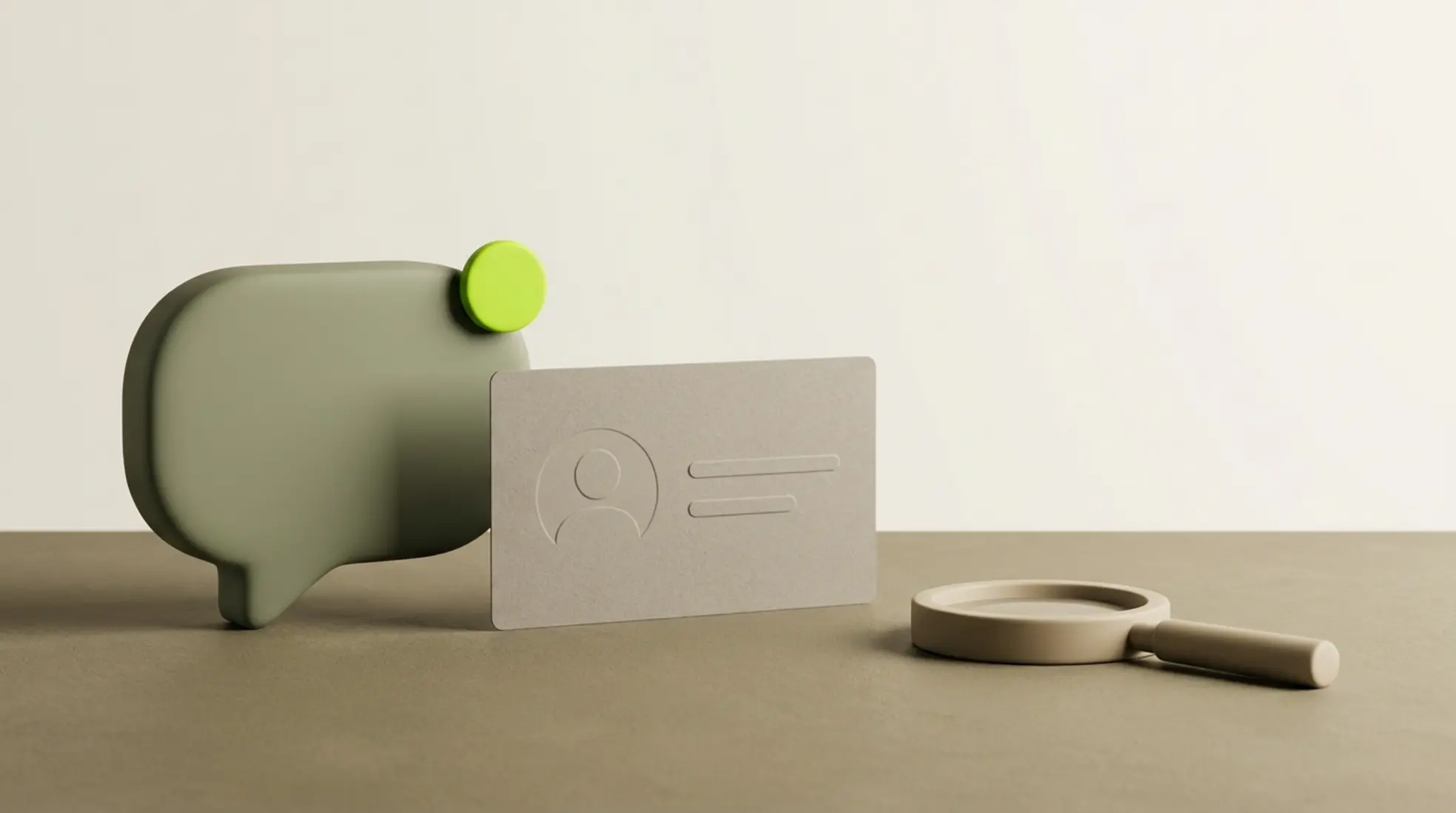 Matte kleigroene chatbubble met een blanco profielkaart en een kleine vergrootglas, symboliserend gepersonaliseerde LinkedIn-wervingscommunicatie.