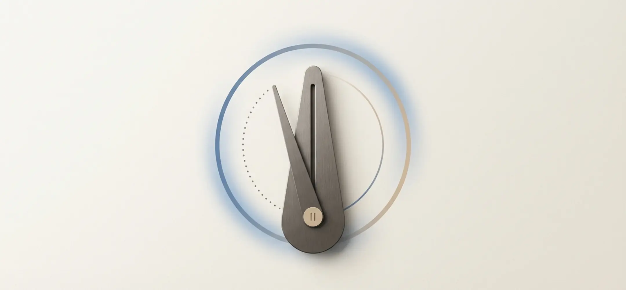 Minimalistisch pendulum in mat metaal stopt bij een pauzemarkering, met orbitale ring en rustige achtergrond in warme, professionele tinten.