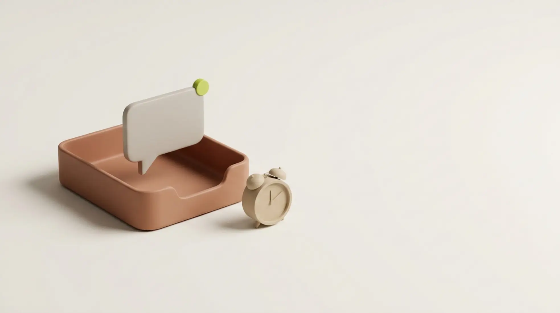 Een stijlvolle inbox tray met een chatbubble en een alarmklok, allemaal in warme, matte kleuren en zachte vormen op een neutrale achtergrond.